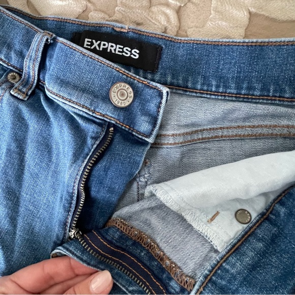 Express jean shorts - Picture 4 of 4